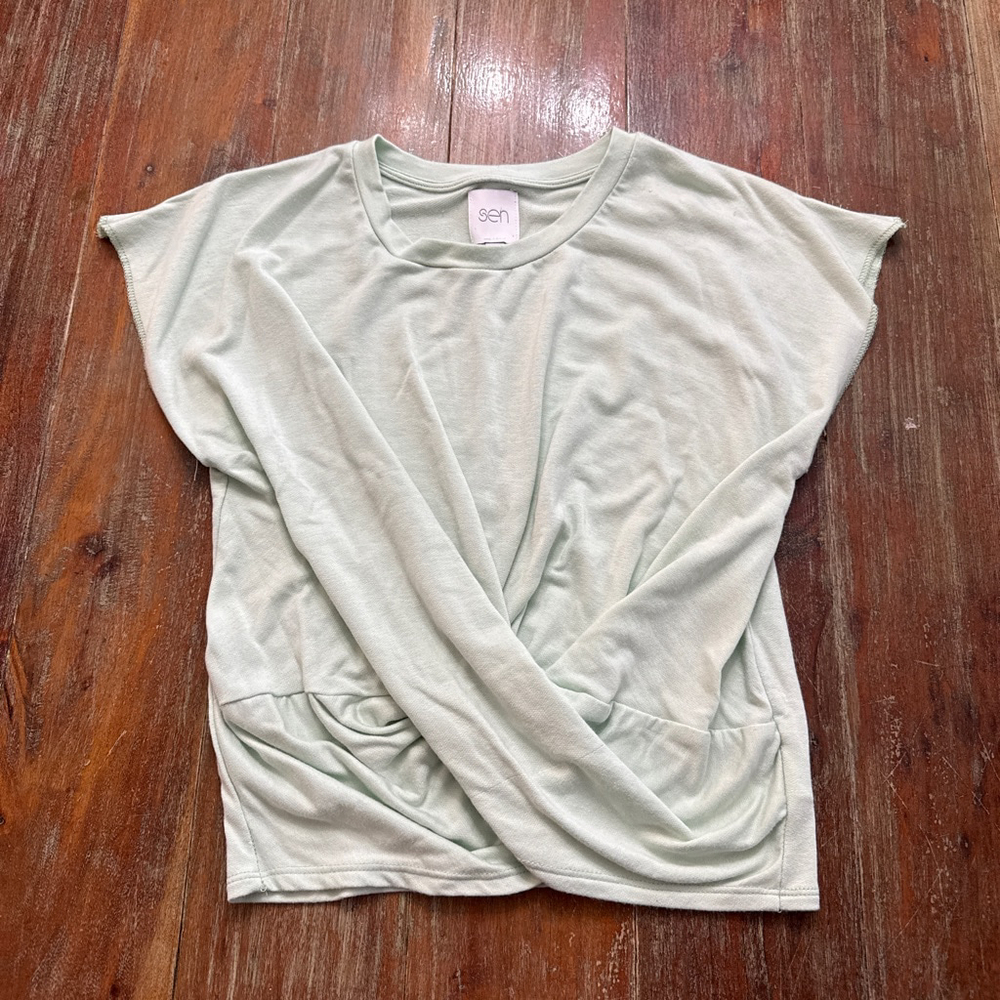 Sen Collection Mint Green Twist Front Tulip Hem Top - Medium